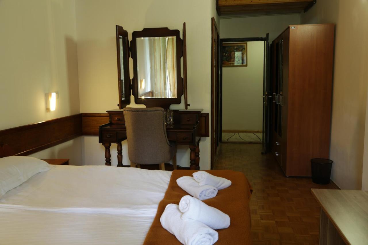 Hotel Trayal ครูเชวัซ ภายนอก รูปภาพ