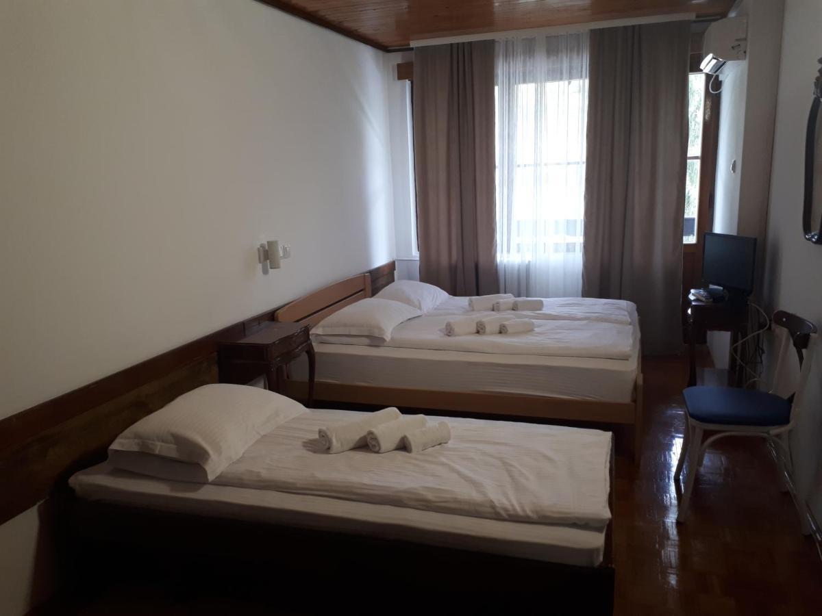 Hotel Trayal ครูเชวัซ ภายนอก รูปภาพ